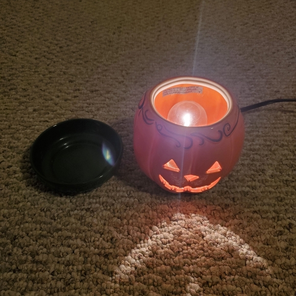 SCENTSY Full Size JACK O’ LANTERN Halloween Warmer RETIRED - Picture 4 of 6